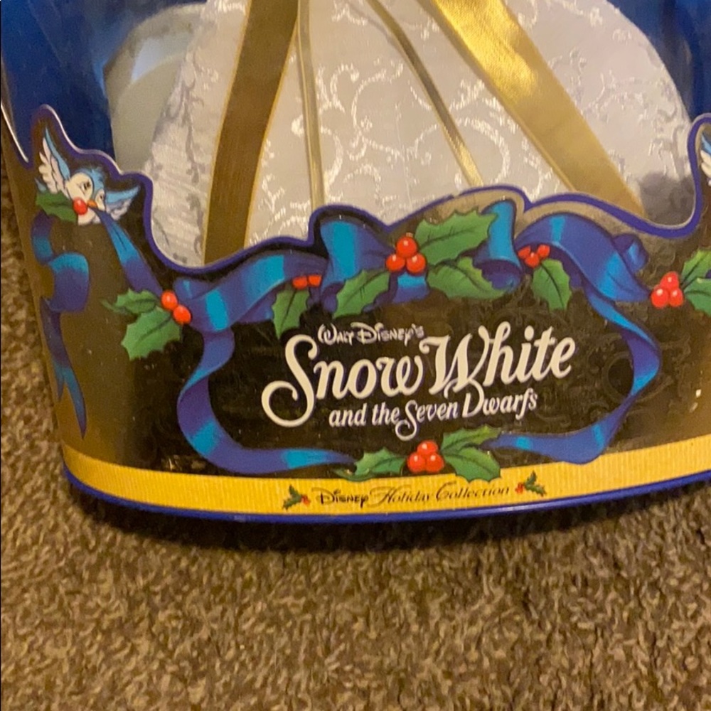 Snow White doll - Picture 3 of 5